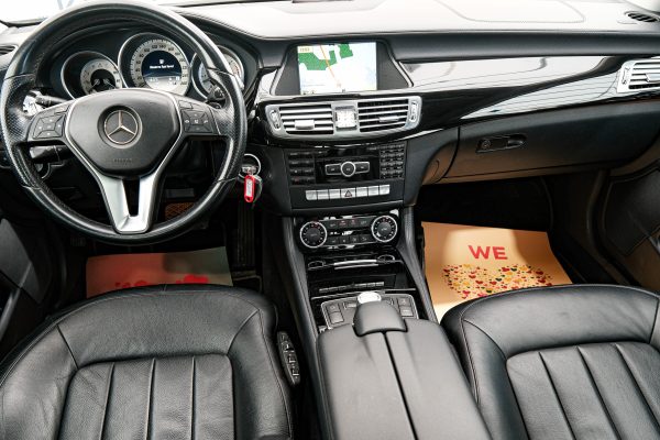 Mercedes-Benz CLS350 - Image 18