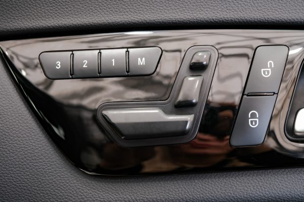Mercedes-Benz CLS350 - Image 10