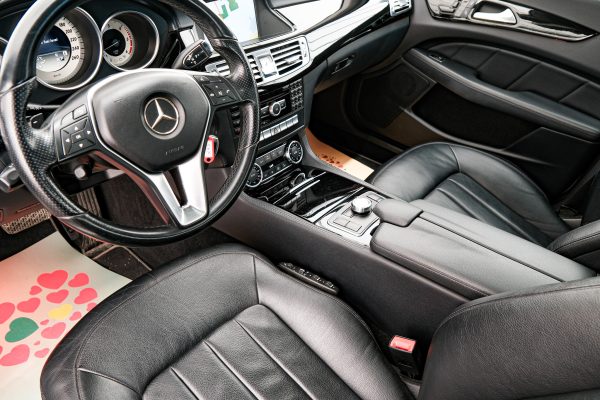 Mercedes-Benz CLS350 - Image 9