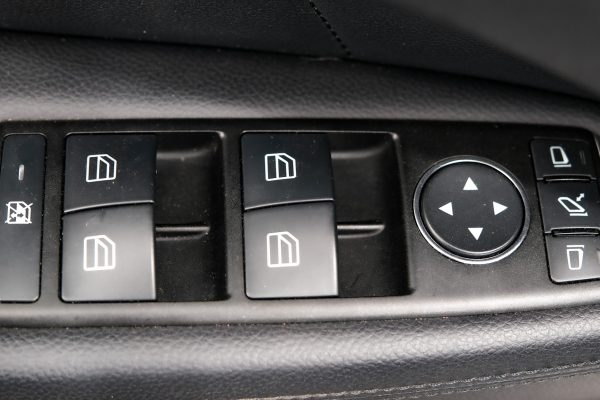 Mercedes-Benz CLS350 - Image 8