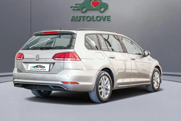 Volkswagen Golf - Image 4