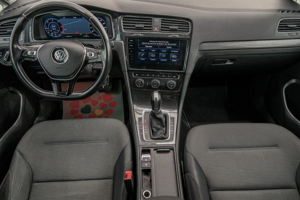 Volkswagen Golf - Image 21
