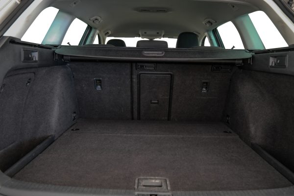 Volkswagen Golf - Image 12