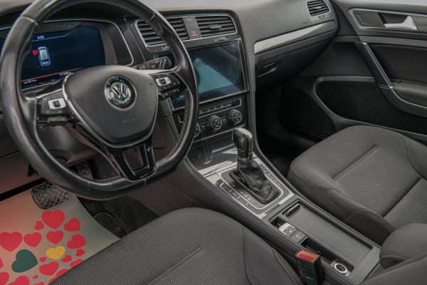 Volkswagen Golf - Image 10