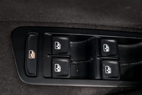 Volkswagen Golf - Image 8