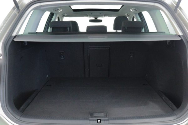 Volkswagen Golf - Image 17