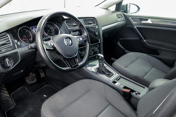 Volkswagen Golf - Image 14