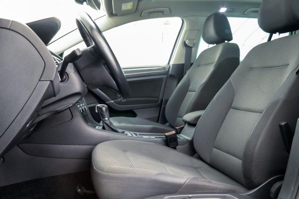 Volkswagen Golf - Image 20