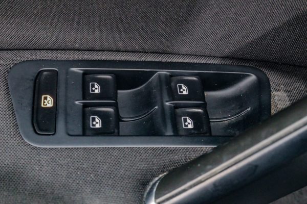 Volkswagen Golf - Image 13