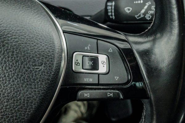 Volkswagen Golf - Image 10