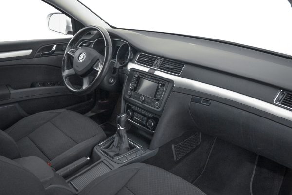 Skoda Superb - Image 14
