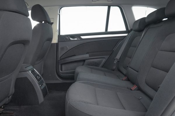 Skoda Superb - Image 11